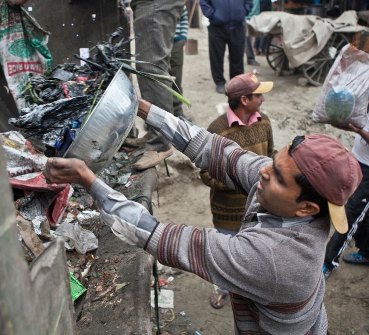 L'économie circulaire vise à rerouter les déchets des décharges vers les sites de recyclage et de traitement des déchets.